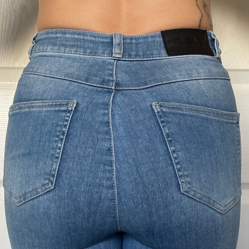 FitJeans Contour distressed skinny jeans